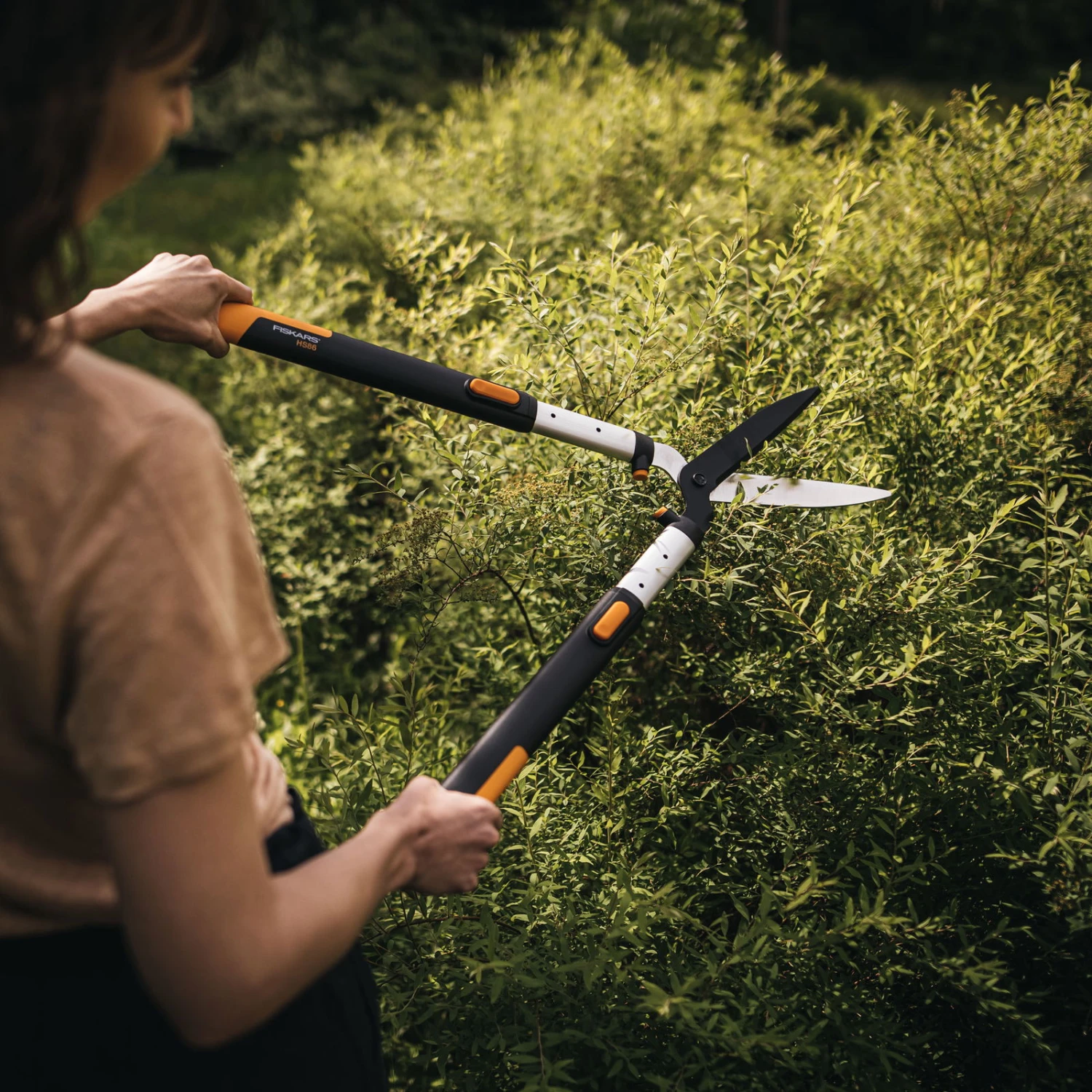 Fiskars SmartFit Teleskop Heckenschere – Bild 4